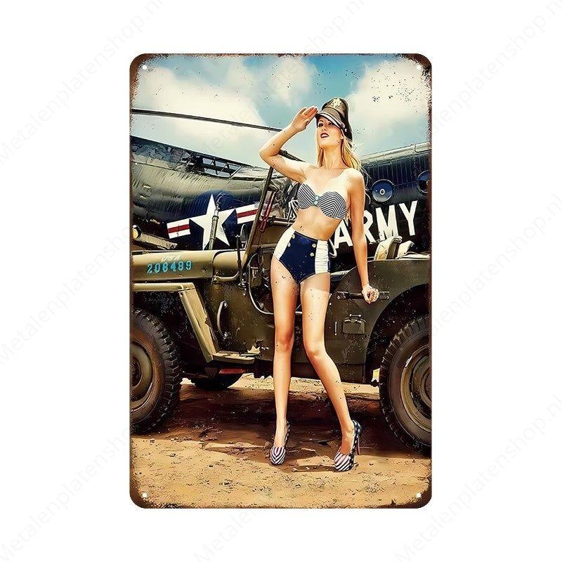 Pin-up Vrouw met Jeep