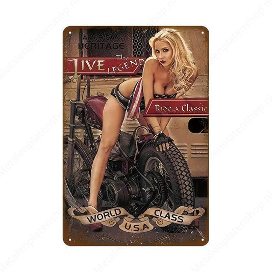 Pin-up Vrouw met Motor