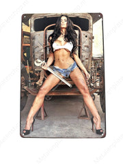 "Vrouw met oldtimer - Metalen Wandbord Metaalbord"
