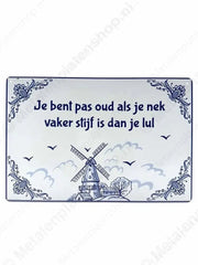 "Delfts Blauw - Je bent pas oud als je nek vaker stijf is dan je lul - Metalen Wandbord Metaalbord"
