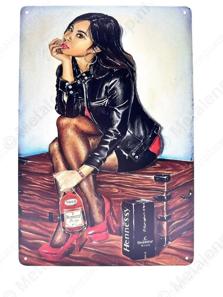 "Vrouw met fles Hennessy Whiskey - Metalen Wandbord Metaalbord"