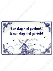 "Een dag niet gevloekt is een dag niet geleefd - Metalen Wandbord Metaalbord"