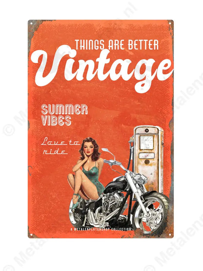 Things Are Better Vintage - Pin-Up - MPS Collection Rood Metaalbord