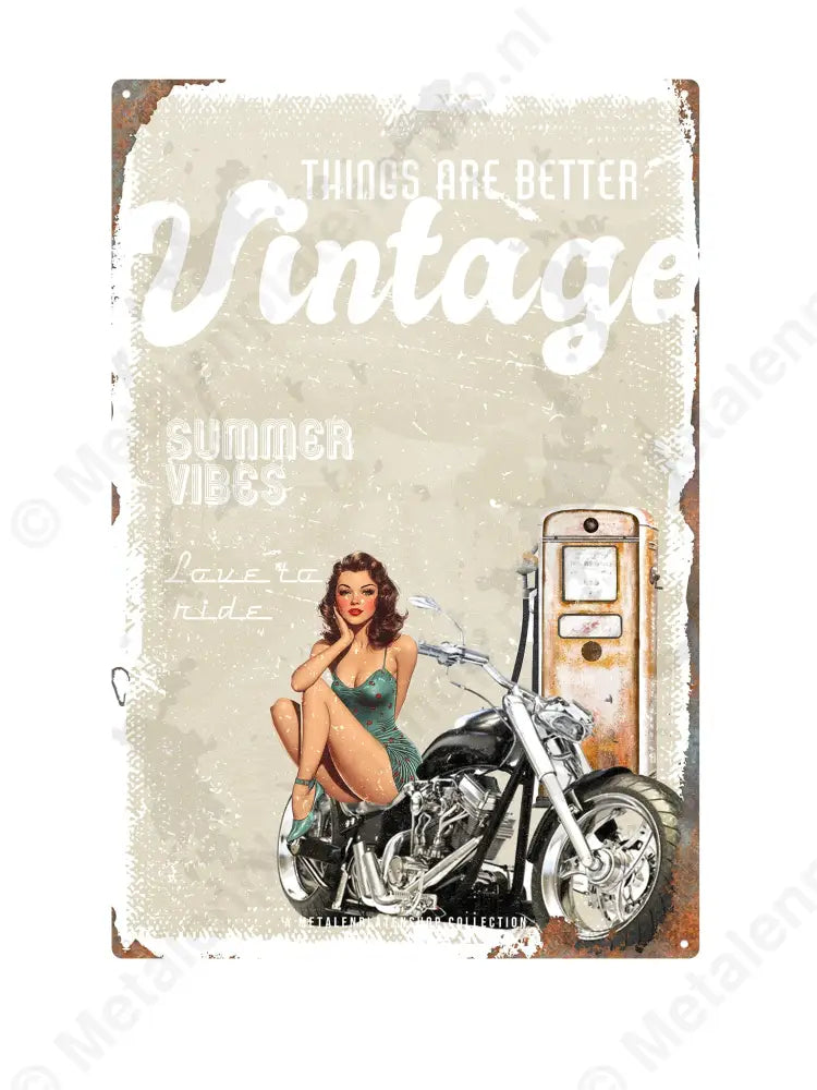 Things Are Better Vintage - Pin-Up - MPS Collection Wit Metaalbord